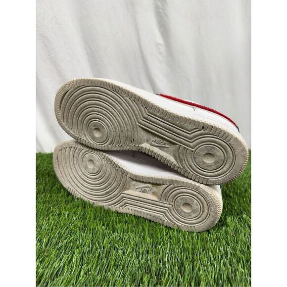 Size 9.5 - Nike Air Force 1 07 LV8 Chenille Swoosh White Navy Red Men’s - Picture 4 of 8